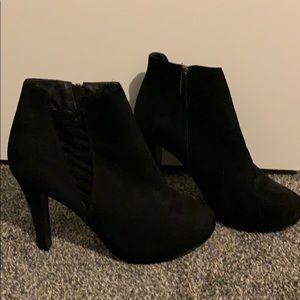 Women’s black bootie